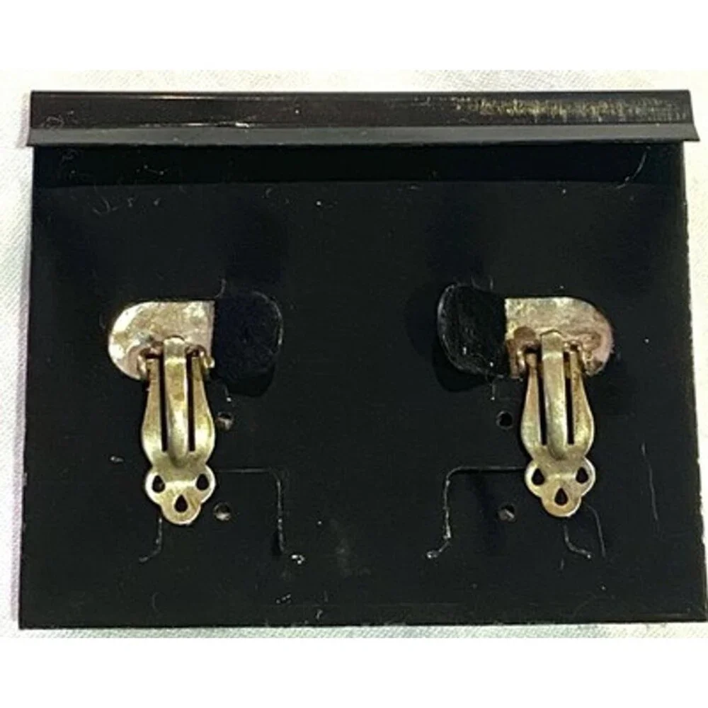 Dakota West Design Sterling Silver Coral Hammered Clip-on Earrings 1.5”L Vtg